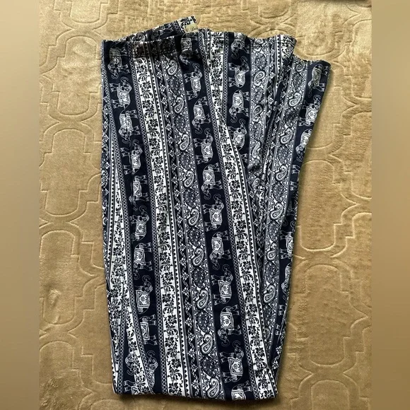 Daily Specials Elephant Leggings - Picture 1 of 4